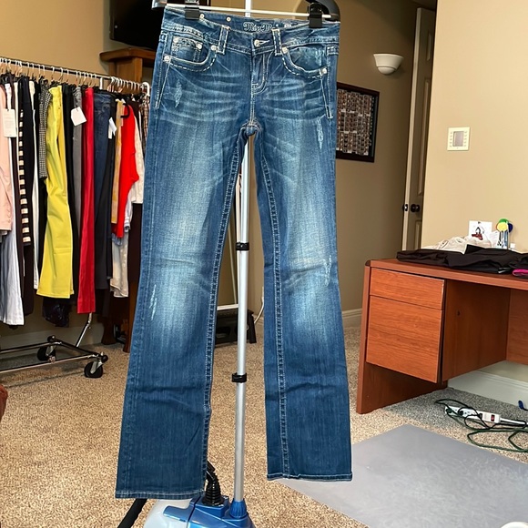 Miss Me Jeans - Picture 1 of 12